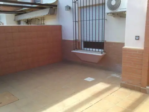 Casa adosada en calle Zenobia, 1
