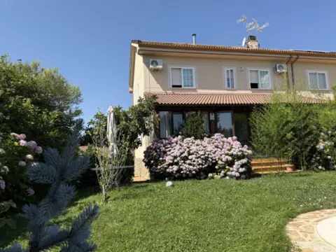 Chalet pareado en calle de Manuel Alonso, 5