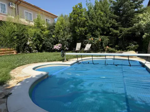 Chalet pareado en calle de Manuel Alonso, 5