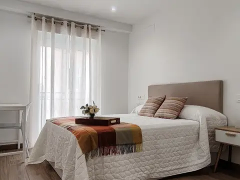 Habitación en Carrer Gabriel y Galán, 19