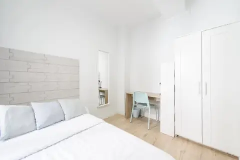 Habitación en calle de los Claveles, 12