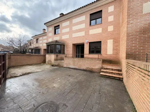 Chalet adosado en calle de Saenz De Oiza, 10