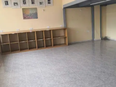 Local comercial en Avenida de los Cipreses, 26