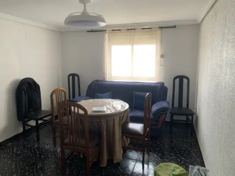 Piso en calle Albañiles, 3