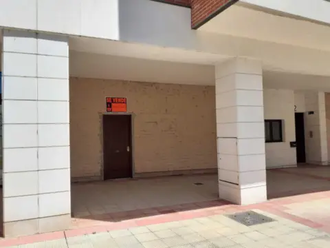 Local comercial en calle de Fuenmayor, 1