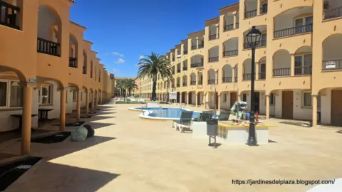 Apartamento en Avenida del Papa Luna, 154