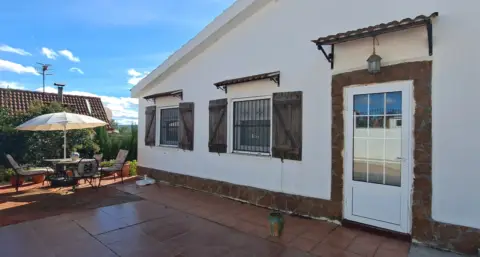 Chalet rústico en Urbanización Cumbres de Valenca, 506