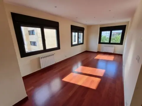 Piso en Avenida de Oviedo, 23