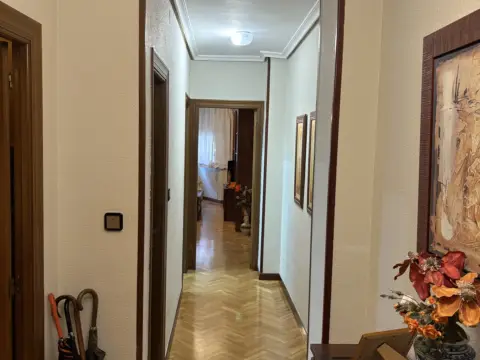 Piso en calle de Renedo, 6
