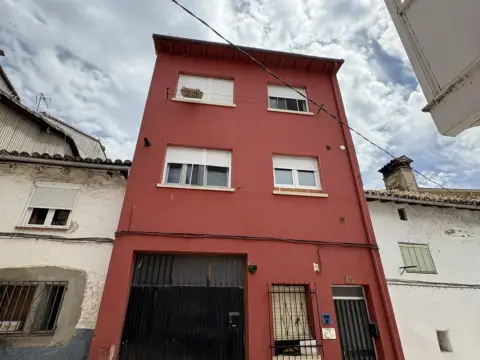 Casa adosada en calle de la Provincial de Trujillo, 16