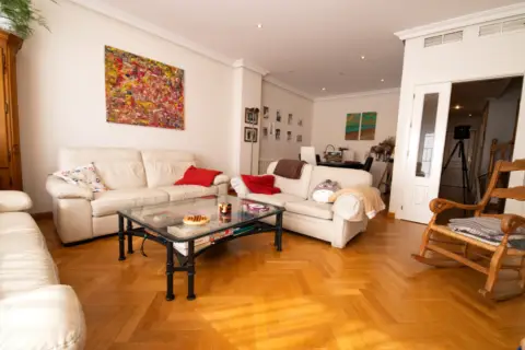 Chalet adosado en calle María Curie, 23