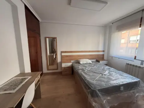 Piso en calle de Cervantes, 26