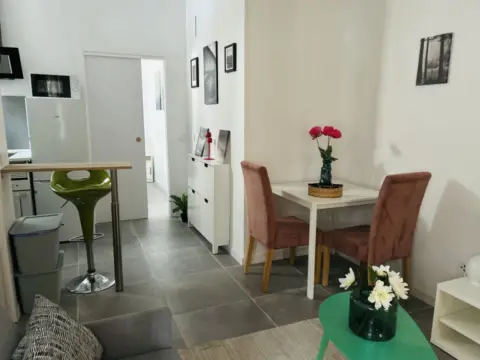 Estudio en Carrer de la República Argentina, 3