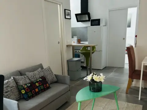 Estudio en Carrer de la República Argentina, 3