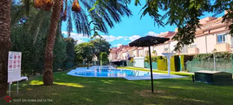 Chalet adosado en Avenida del Locutor Vicente Hipólito, 20