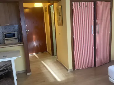 Estudio en calle de Esperanto, 2