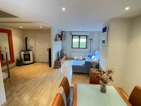 Chalet adosado en Assa Errepidea, 56