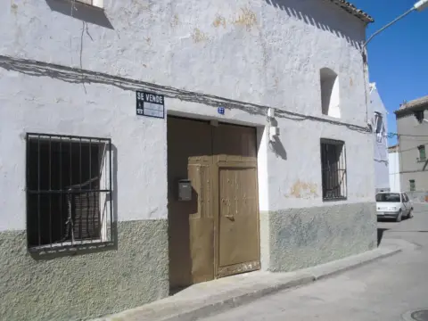 Casa adosada en calle 8 de Marzo, nº 27