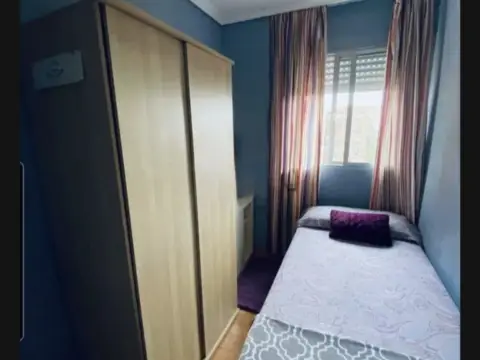 Habitación en calle de Luis Fuentes Bejarano, 37