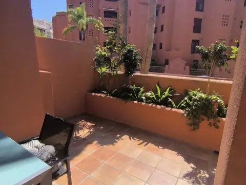 Piso en calle Rector Salvador Vila Hernandez, 4