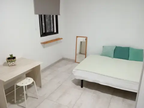 Habitación en calle de Pablo Penáguilas, 114