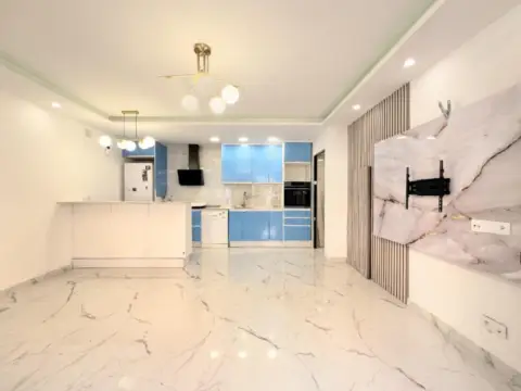 Casa adosada en Carrer de Richard Strauss, 2