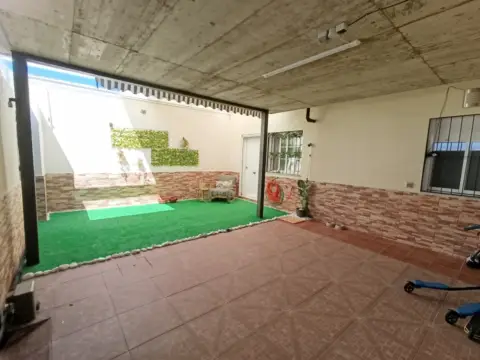 Casa adosada en calle Batalla de Gévora, 19