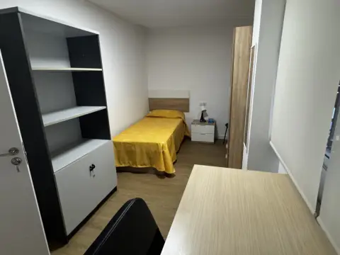 Habitación en calle Castellón, 6
