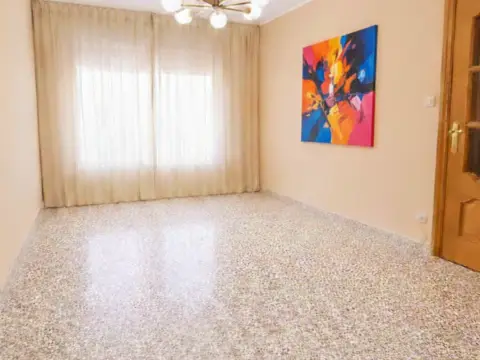 Piso en calle de Tarazona, 21