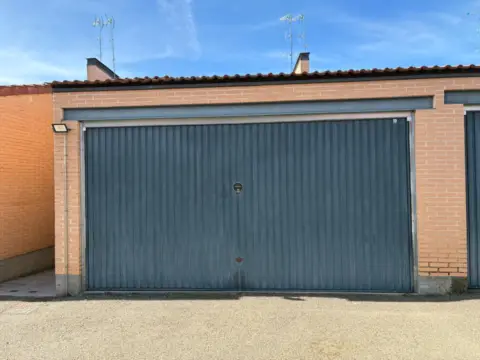 Chalet adosado en calle Camino de Santiago, 1