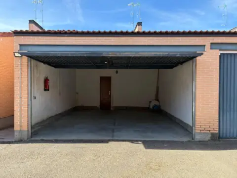 Chalet adosado en calle Camino de Santiago, 1