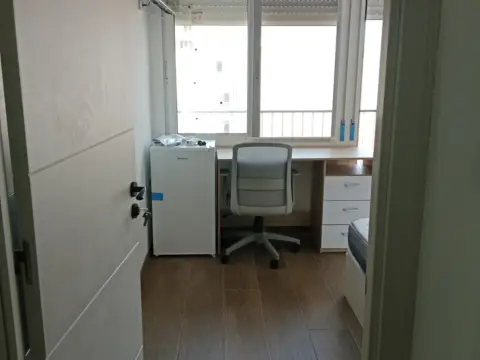 Habitación en Avinguda de la Llibertat, 50