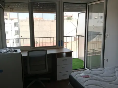 Habitación en Avinguda de la Llibertat, 50