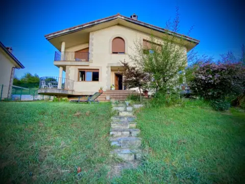 Chalet unifamiliar en Barrio de la Villanueva, 6