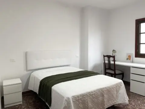 Habitación en calle Miguel De Mujica, 5