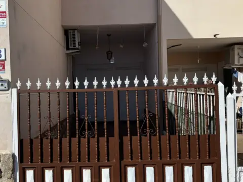 Chalet adosado en calle de los Rosales, 8