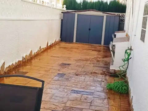 Casa adosada en Avinguda Escandinàvia, 72