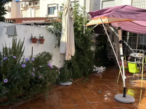 Casa adosada en calle de las Rosas, 11