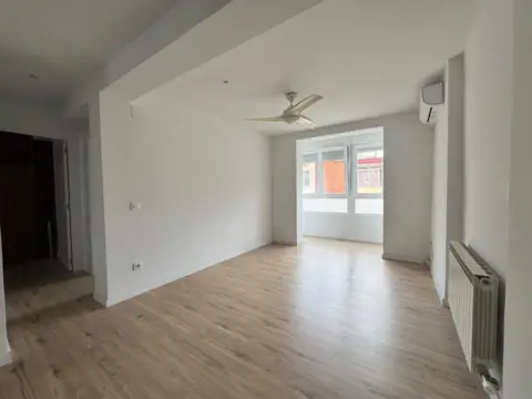 Piso en calle de Ponferrada, 50