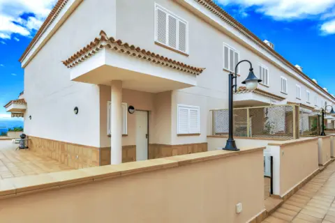 Chalet adosado en calle Alcalde Juan García,  3