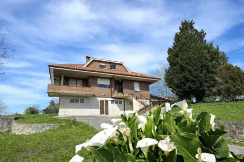 Casa unifamiliar en Barrio de la Cortina, 17