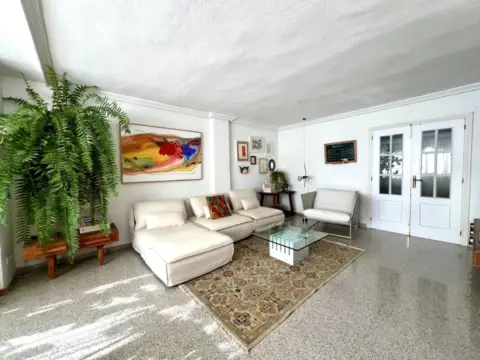 Piso en calle de Aries, 6