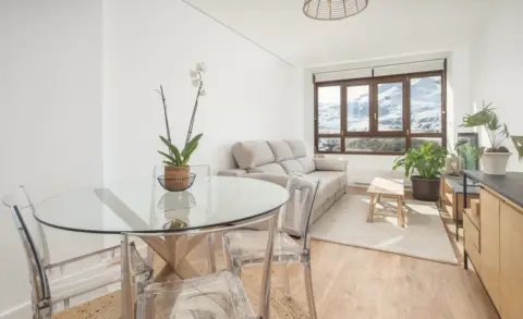 Piso en Avenida Pirineos, 1