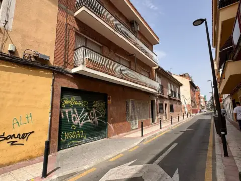 Casa unifamiliar en calle de Julián Daviñás, 5
