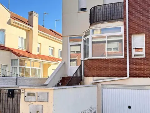 Chalet adosado en calle de Cofradía Cristo del Consuelo, 14