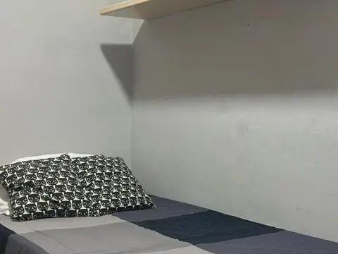 Habitación en Carrer de la Font de Canyelles, 1