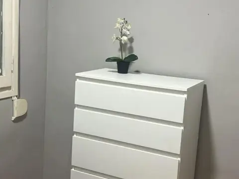 Habitación en Carrer de la Font de Canyelles, 1