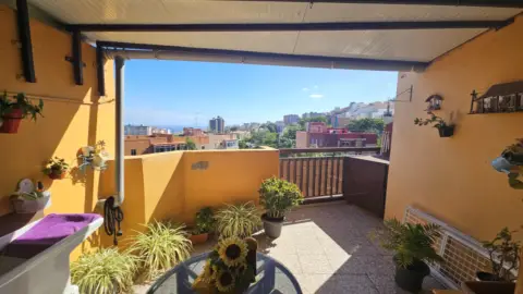 Piso en calle Garachico, 60