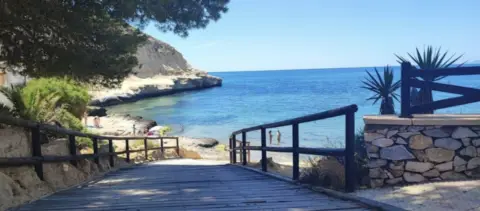 Chalet adosado en calle La Carolina, 18