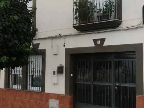 Casa adosada en Ronda de las Erillas, 28